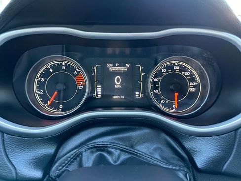 Used 2018 Jeep Cherokee Latitude Plus image 14