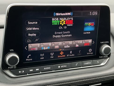 Used 2025 Nissan Rogue SV image 29