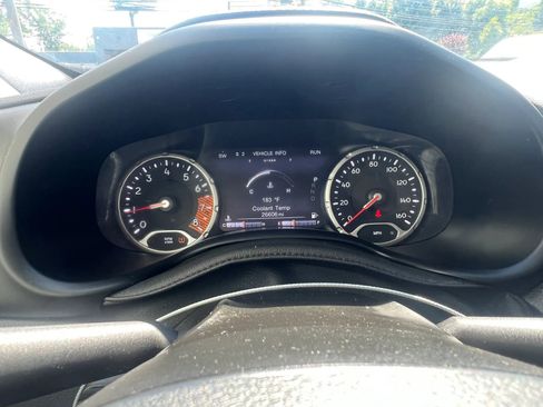 Used 2022 Jeep Renegade Latitude AWD/4WD image 17