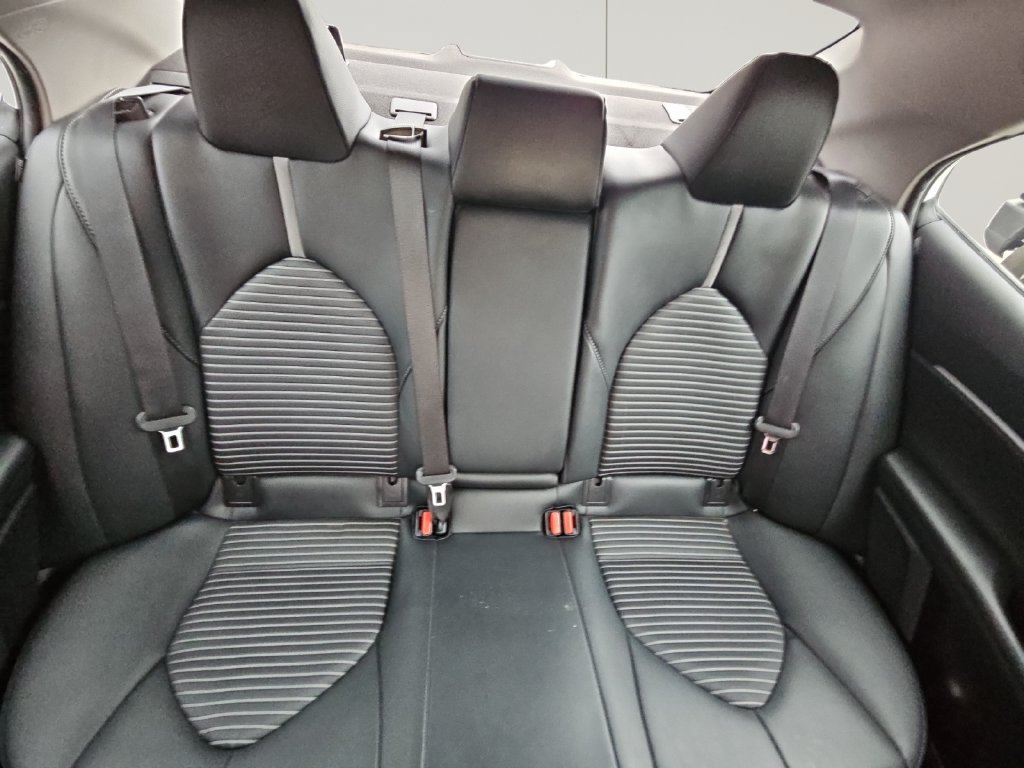Used 2020 Toyota Camry SE FWD image 17