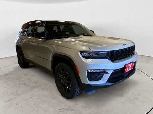New 2025 Jeep Grand Cherokee Limited w/ Trailer Tow Package image 8