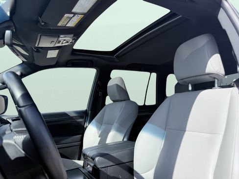 Used 2023 Lexus GX 460 Premium image 3