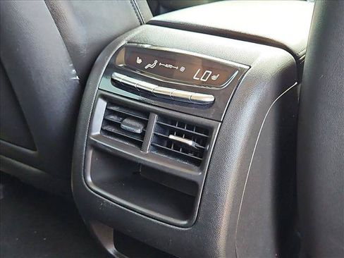 Used 2018 Cadillac XT5 Premium Luxury FWD image 25