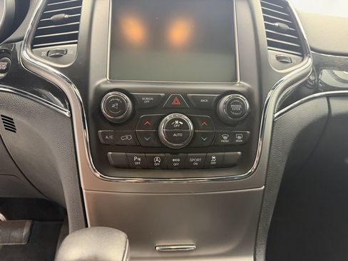 Certified 2017 Jeep Grand Cherokee Trailhawk AWD/4WD image 37