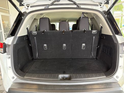 Used 2025 Nissan Pathfinder SV AWD/4WD image 11