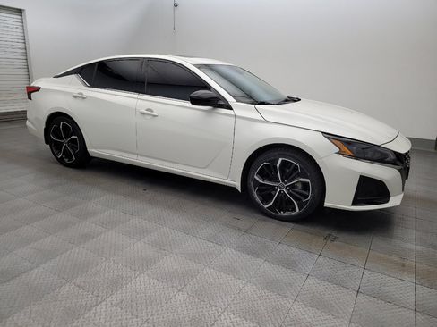 Used 2024 Nissan Altima 2.5 SR w/ SR Premium Package FWD image 11