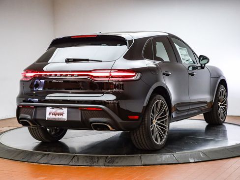 Certified 2026 Porsche Macan AWD/4WD image 6