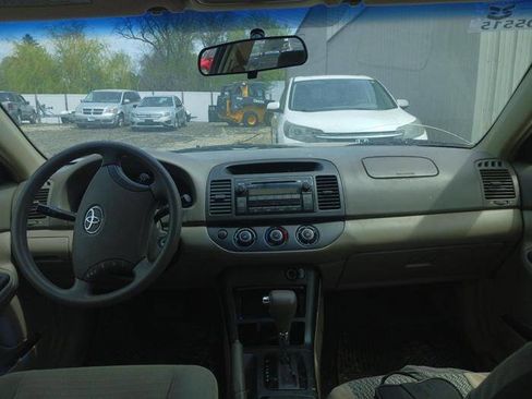 Used 2005 Toyota Camry LE FWD image 32
