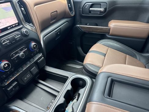 Used 2019 Chevrolet Silverado 1500 High Country w/ Technology Package AWD/4WD image 22