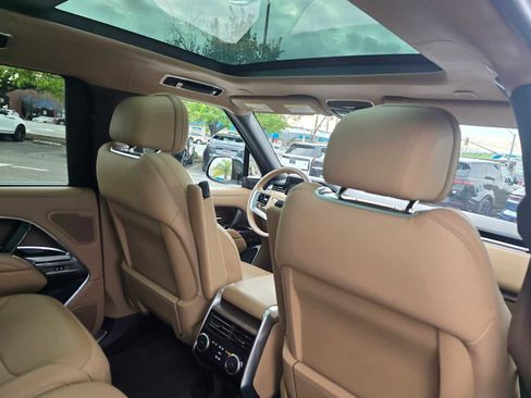 Used 2023 Land Rover Range Rover Autobiography image 15