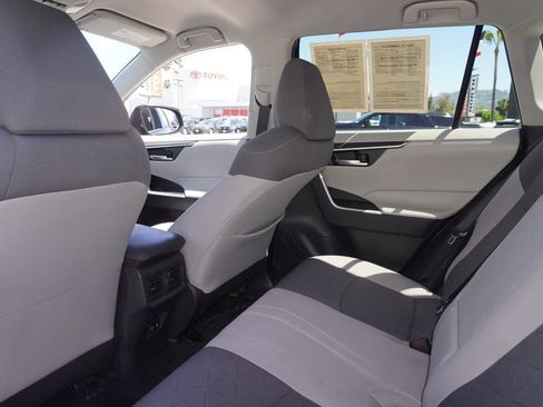 Used 2021 Toyota RAV4 XLE FWD image 10
