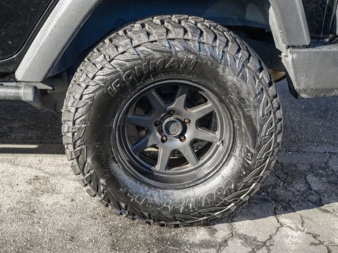 Used 2017 Jeep Wrangler Unlimited Sport w/ Quick Order Package 24S image 10