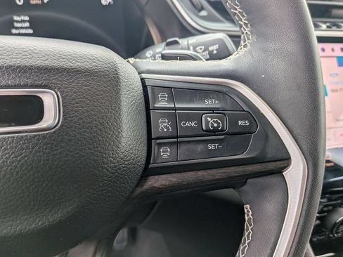 Used 2023 Jeep Grand Cherokee L Limited AWD/4WD image 13