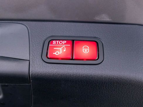 Used 2023 Mercedes-Benz GLB 250 4MATIC w/ Premium Package image 35