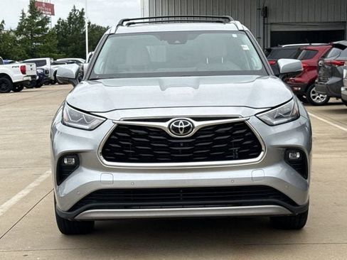 Used 2023 Toyota Highlander Platinum FWD image 8