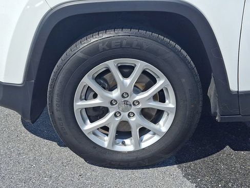 Used 2016 Jeep Cherokee Latitude w/ Comfort/Convenience Group AWD/4WD image 8