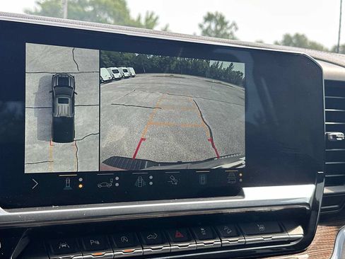 Certified 2022 Chevrolet Silverado 1500 LT Trail Boss w/ LT Trail Boss Premium Package AWD/4WD image 32