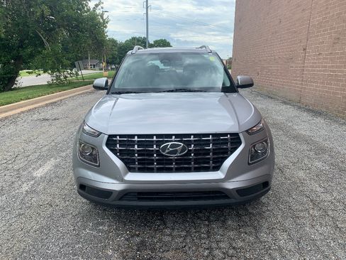 Used 2025 Hyundai Venue SEL FWD image 9