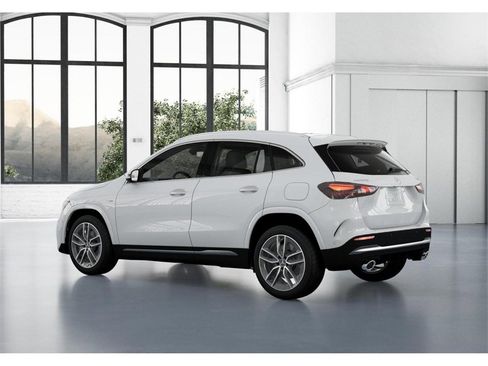 Used 2025 Mercedes-Benz GLA 35 AMG 4MATIC image 30