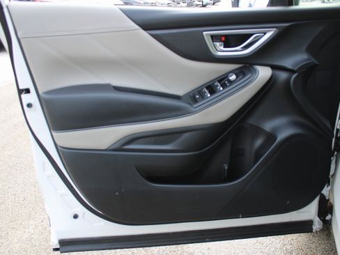 Used 2023 Subaru Forester Limited image 9