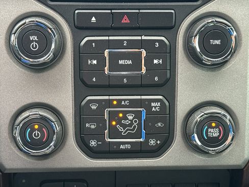 Used 2015 Ford F250 Lariat w/ Chrome Package AWD/4WD image 45