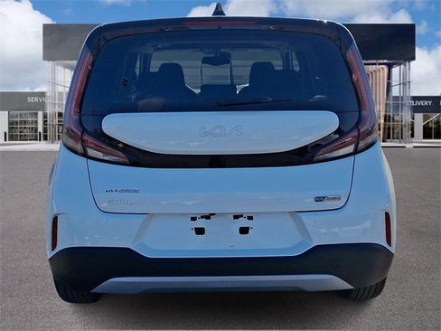 Certified 2023 Kia Soul EX image 5