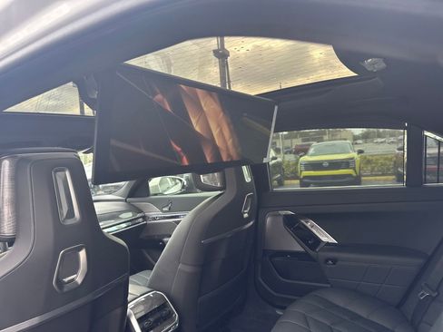 Used 2024 BMW 760i xDrive 760i xDrive w/ Executive Package image 30