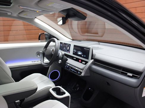 Used 2024 Hyundai Ioniq 5 Limited image 22