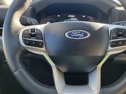 Used 2025 Ford Explorer Active w/ Active Comfort Package image 26