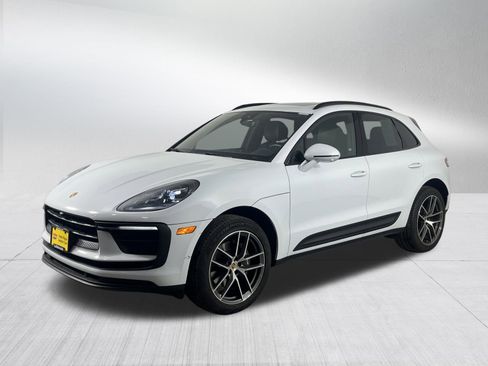 Used 2022 Porsche Macan w/ Premium Package Plus image 3