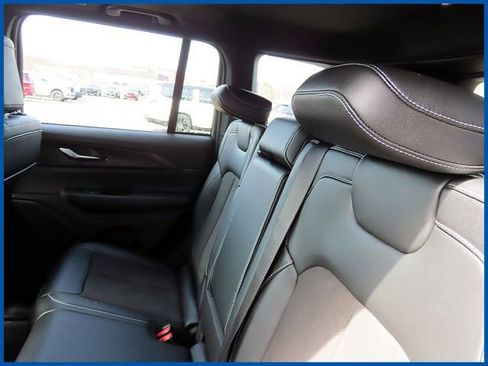 Used 2023 Jeep Grand Cherokee Altitude image 10