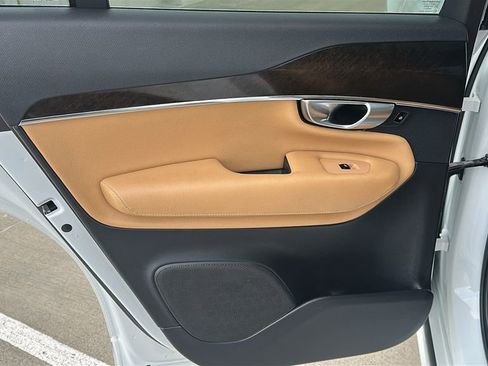 Used 2018 Volvo XC90 T6 Momentum w/ Convenience Package image 34