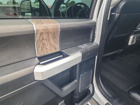 Used 2018 Ford F250 Lariat w/ Lariat Value Package image 20