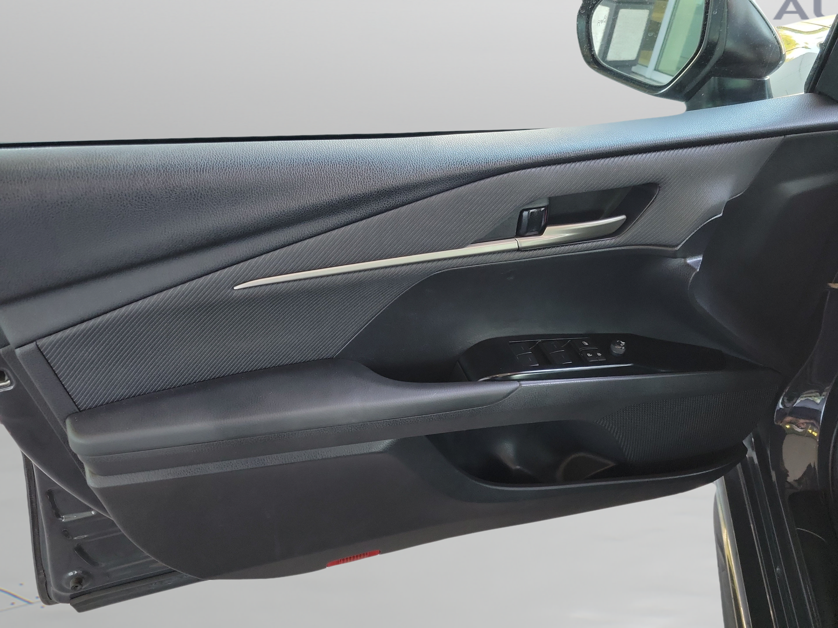 Used 2025 Toyota Camry SE FWD image 6