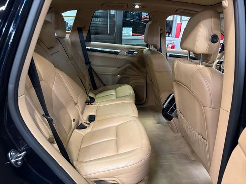 Used 2016 Porsche Cayenne image 22