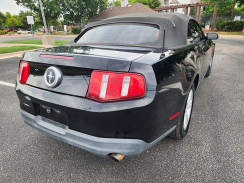Used 2010 Ford Mustang Convertible RWD image 7