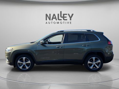 Used 2019 Jeep Cherokee Limited w/ Luxury Group image 2