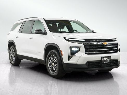Used 2026 Chevrolet Traverse LT AWD/4WD image 7