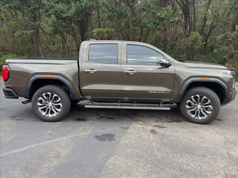 Used 2024 GMC Canyon Denali image 5