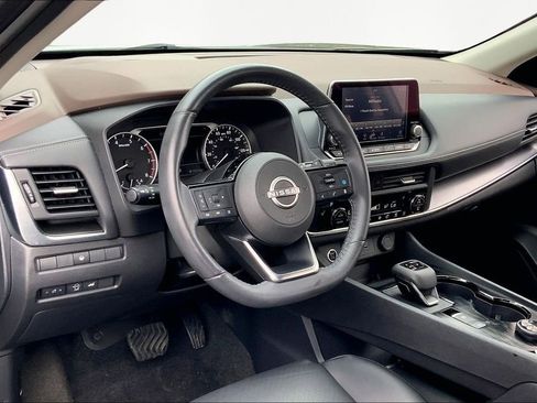 Used 2023 Nissan Rogue SV w/ SV Premium B Package image 12