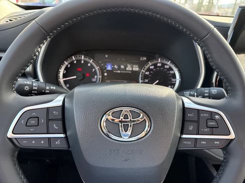 New 2026 Toyota Highlander XLE image 15
