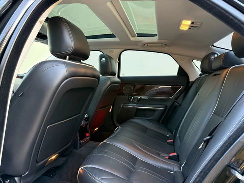 Used 2016 Jaguar XJ R-Sport image 11