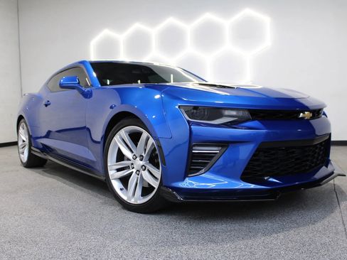 Used 2017 Chevrolet Camaro SS RWD image 4