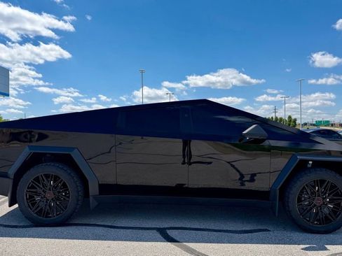 Used 2025 Tesla Cybertruck AWD Crew Cab image 5