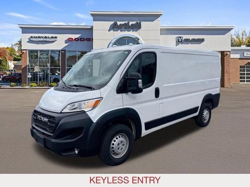 Used 2025 RAM ProMaster 2500 w/ Convenience Group FWD image 4