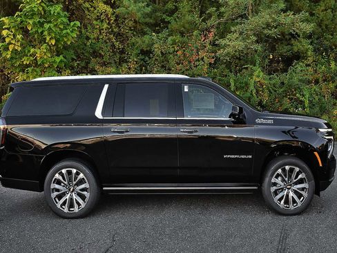 New 2026 Chevrolet Suburban High Country image 6