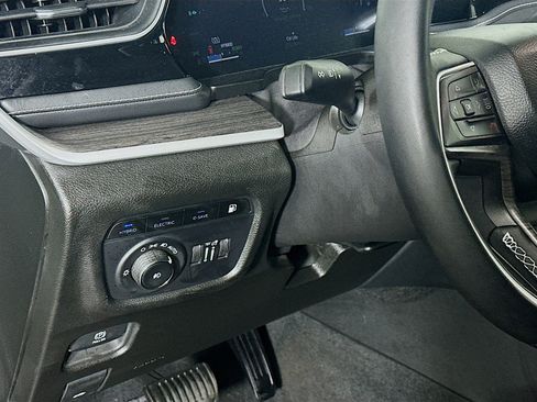 Used 2023 Jeep Grand Cherokee 4WD 4xe image 17