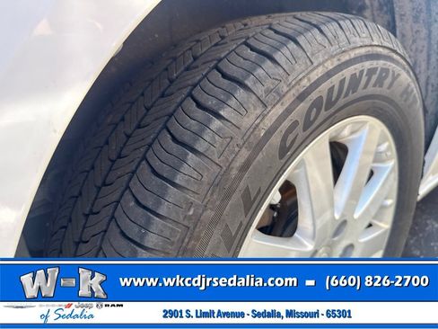 Certified 2016 Chrysler Town & Country Touring FWD image 4