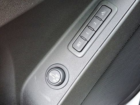 Used 2024 Chevrolet Equinox Premier AWD/4WD image 26