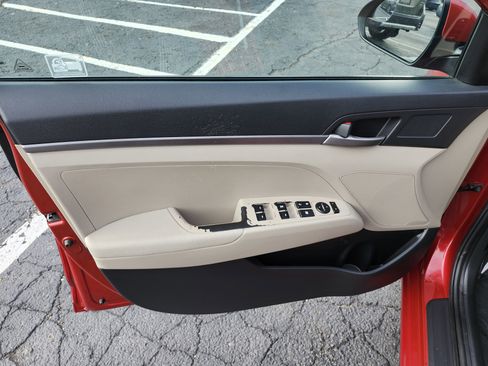 Used 2018 Hyundai Elantra SE w/ SE Connectivity Package 04 image 23